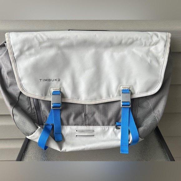 Timbuk2  Especial 22L Messenger Bag Sold Out On Line - Picture 1 of 16